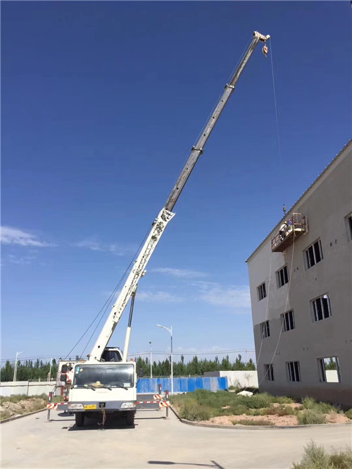 和田市“轻装强干”—— 吊车的 “轻量化臂架” 技术
